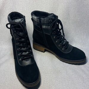 Earth Elements Tessa Lace Up  Ankle Boots with Plaid Cuff. Size 11. New.